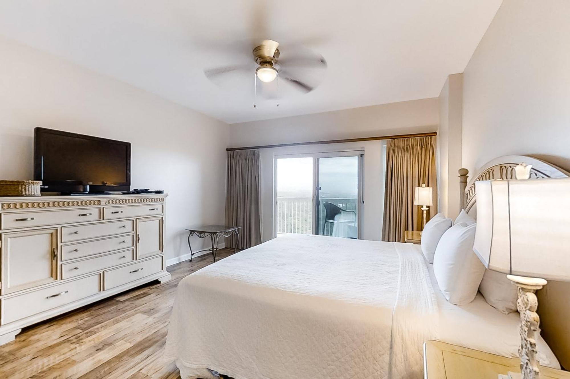 Tops'L Summit VI Destin Room photo