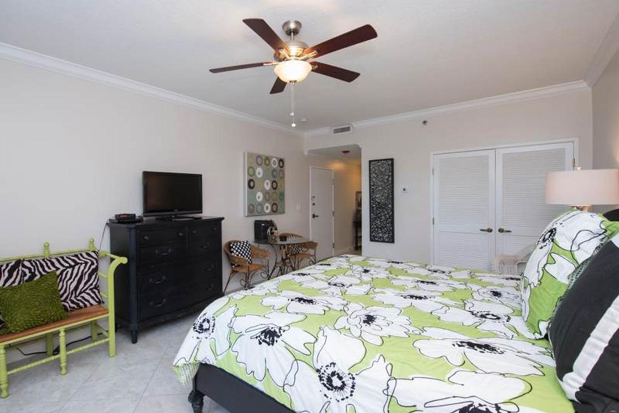 Tops'L Summit VI Destin Room photo