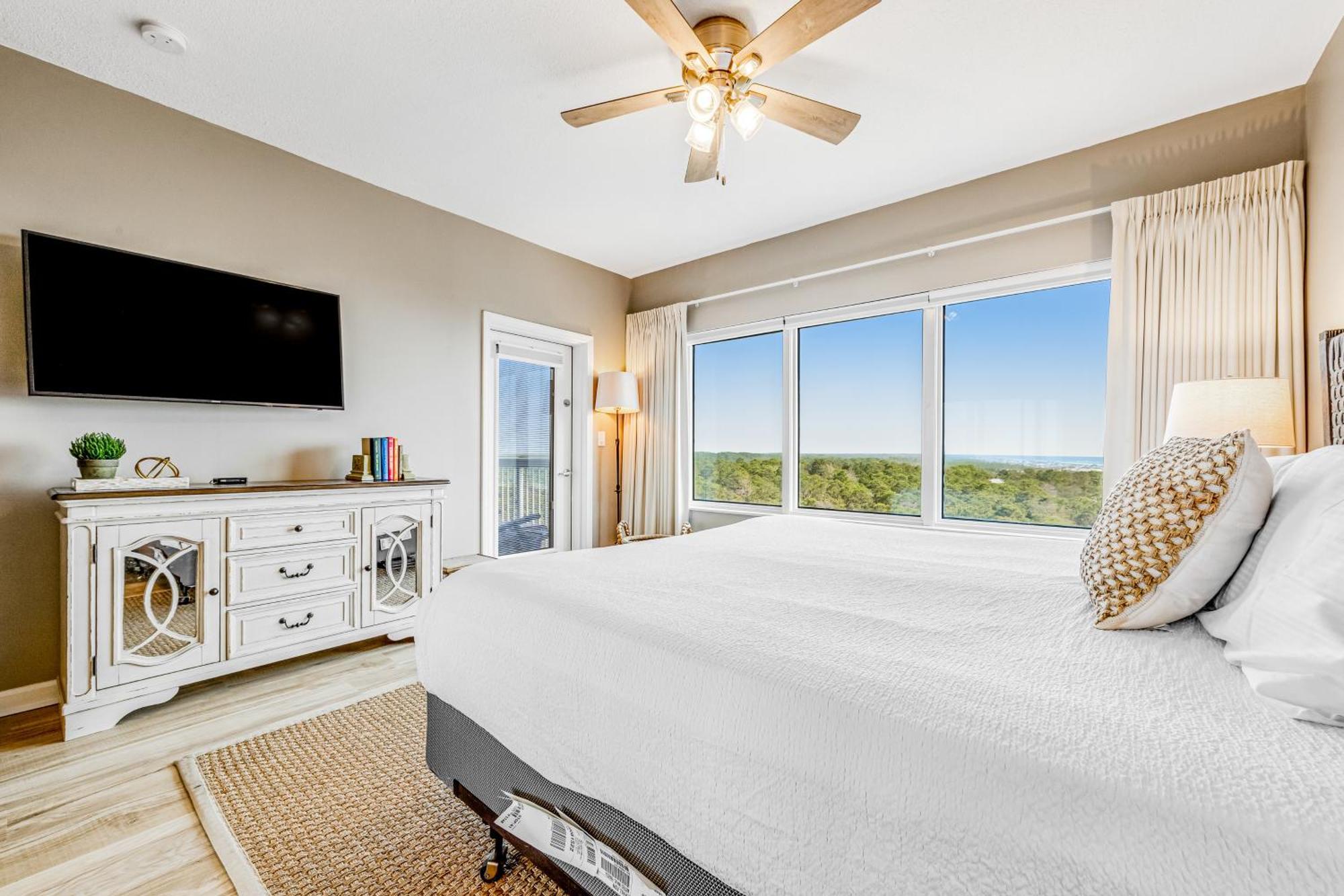 Tops'L Summit VI Destin Room photo